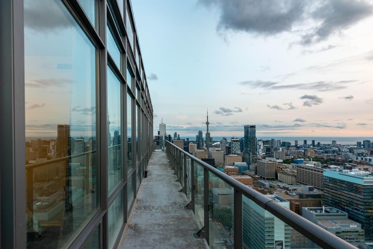 Great View High Rise In Central Toronto Eksteriør bilde