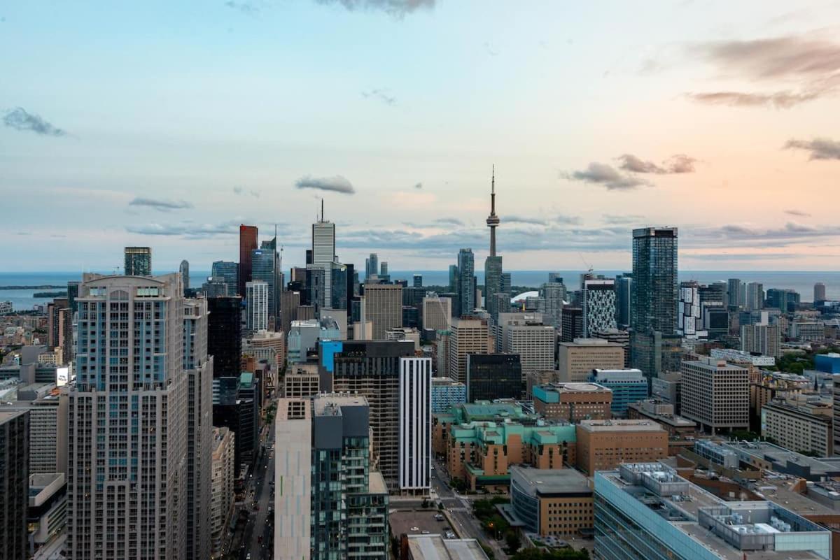 Great View High Rise In Central Toronto Eksteriør bilde